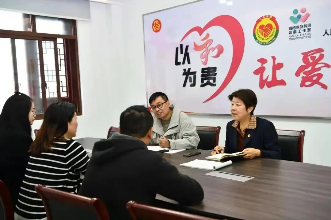 第一视点·记者手记丨枫叶经霜红愈艳 菊花晚节馥尤浓(图4)