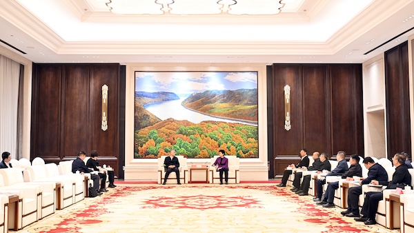 梁惠玲会见中国农业发展银行行长张小东一行(图2)