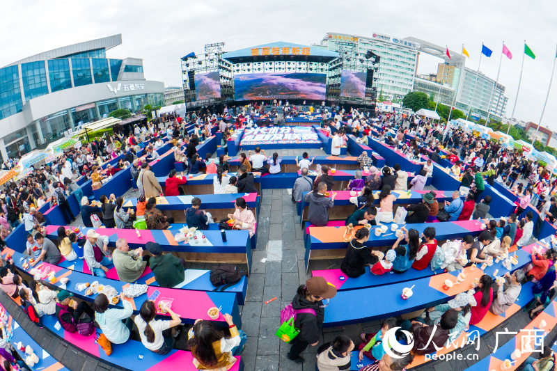 一碗米粉“闹”出新江湖(图1)