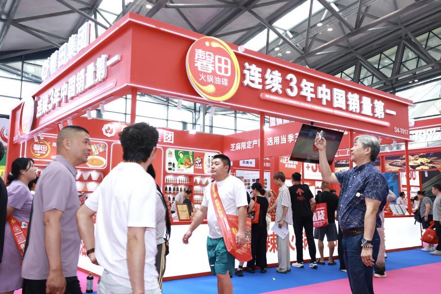 馨田集团携四大品牌亮相郑州火锅展全品类矩阵破局调味品赛道(图2) 馨田集团携四大品牌亮相郑州火锅展全品类矩阵破局调味品赛道(图2)