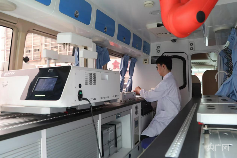 移动快检车开进京郊农副市场 “黑科技”护航农村食品安全