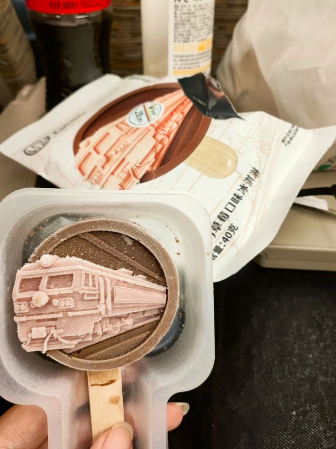 从泡面到文创雪糕一节车厢浓缩二十年食品饮料消费变迁(图2)