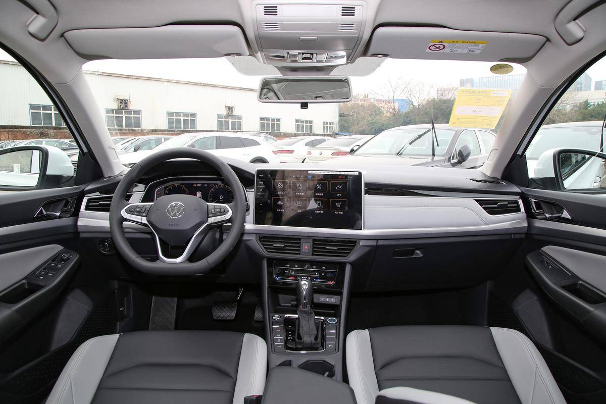 新能源 SUV 智能座舱 大屏导航超清晰