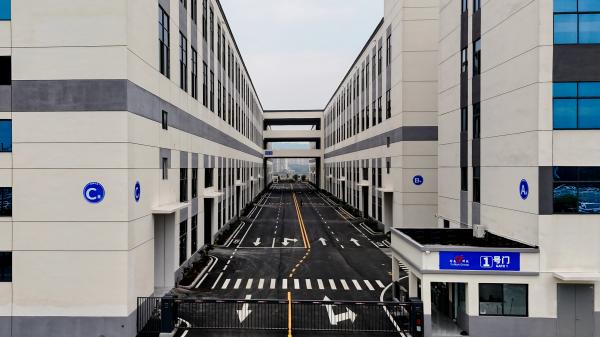 渝南科技智能智造产业园在巴南区竣工投用(图1)